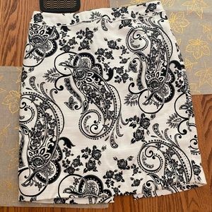 Like new black and white paisley skirt. Side zip closure and detail at waist.